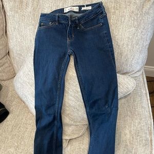 Hollister waist 26 (size 3)